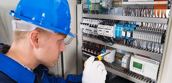 Elektroniker für Energie- und Gebäudetechnik (m/w/d) bei Elektro Schönefeld GmbH & Co. KG in Ilmenau OT Unterpörlitz