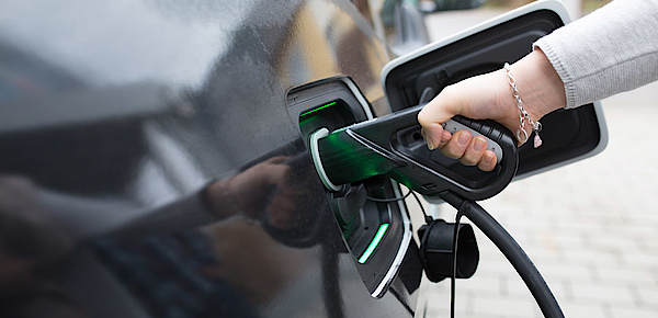 Elektro­mobilität bei Elektro Schönefeld GmbH & Co. KG in Ilmenau OT Unterpörlitz
