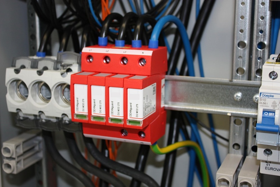 U berspannungsschutz bei Elektro Schönefeld GmbH & Co. KG in Ilmenau OT Unterpörlitz